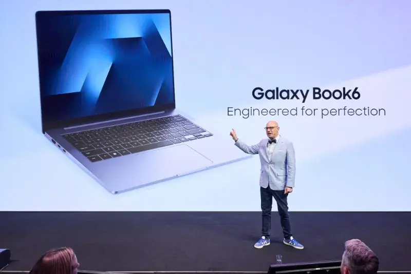 Samsung, Galaxy AI özelliklerine sahip yeni 14 inç Galaxy Book6 dizüstü bilgisayarını duyurdu.