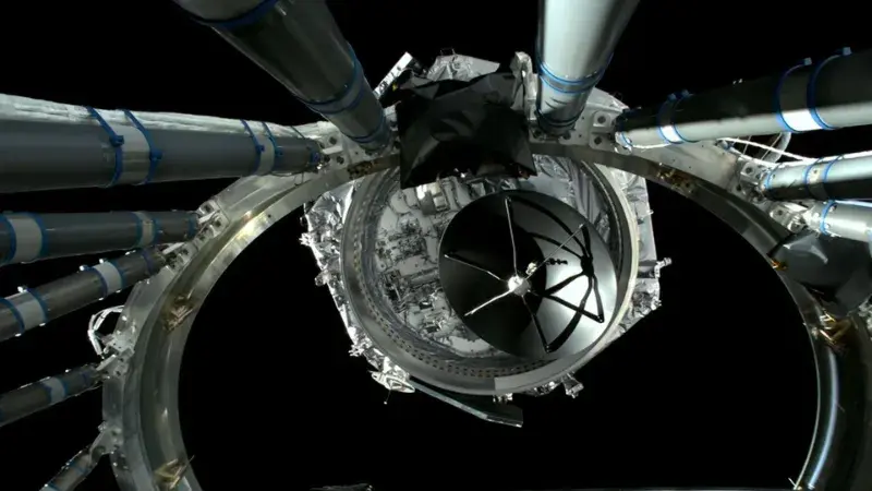 NASA’nın Nancy Grace Roman Uzay Teleskobu, SpaceX Falcon Heavy roketinden başarıyla ayrılarak tek başına yo…