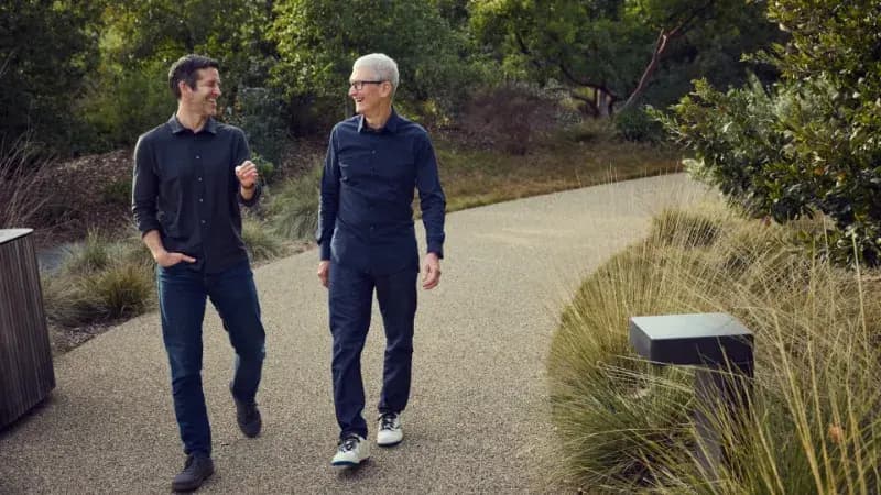 Apple’da 14 yılı aşkın süredir CEO’luk görevini yürüten Tim Cook’un yerini John Ternus aldı.